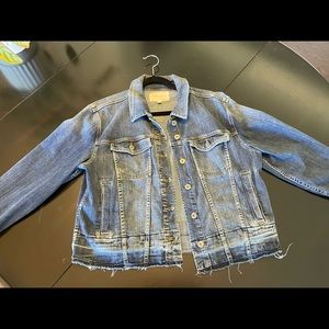 Vince Camuto soft stretchy distressed denim jacket size Large